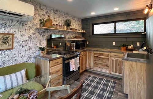 Ellwood City Cottage | Gwen's Cottage at Water's Edge