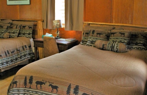 Cooper Landing Cabin | Gwin's Lodge Willow Cabin #4