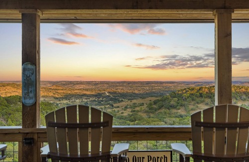 Fredericksburg House | GWR-Private-AmazingHillTopViews-57 Acre-Hot Tub-Stars-Fire Pit-Pool-Wildlife