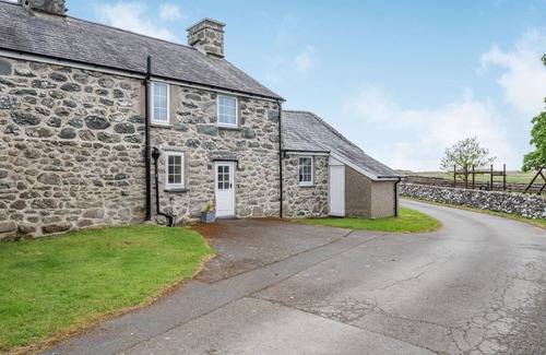 Dyffryn Ardudwy House | GWRTHEYRN, pet friendly, character holiday cottage in Dyffryn Ardudwy
