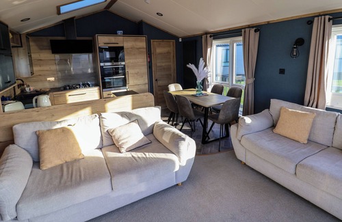Towyn Cottage | GWRYCH VIEW, with pool in Towyn