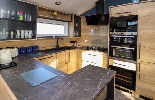 Towyn Cottage | GWRYCH VIEW, with pool in Towyn