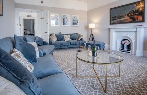 Tenby House | Gwynne House - 6 Bed Holiday Home - Tenby Harbour