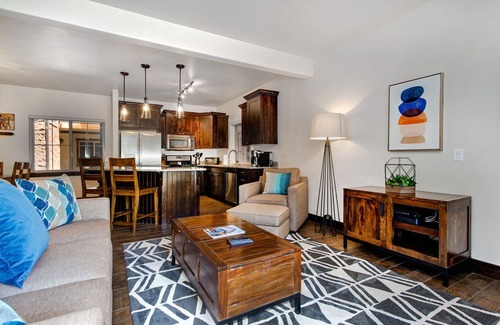 Bear Hollow Village Condo | Gym | Hot Tub & Pool | Bike Trail | Parking Garage