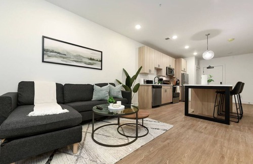 East Liberty Apartment | GYM+HULU+PARKING Near Shopping|Universities|UPMC