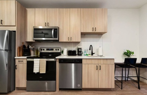 East Liberty Apartment | GYM+PARKING+HULU Near Universities|UPMC|Shopping
