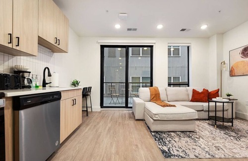 East Liberty Apartment | GYM+PARKING+HULU Near Universities|UPMC|Shopping