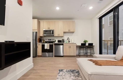 East Liberty Apartment | GYM+PARKING+HULU Near Universities|UPMC|Shopping