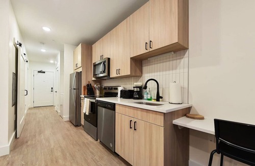 East Liberty Apartment | GYM+PARKING+HULU Near Universities|UPMC|Shopping