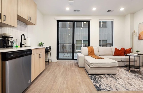 East Liberty Apartment | GYM+PARKING+HULU Near Universities|UPMC|Shopping