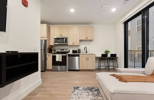 East Liberty Apartment | GYM+PARKING+HULU Near Universities|UPMC|Shopping