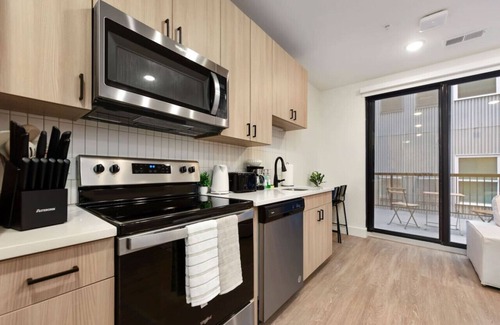 East Liberty Apartment | GYM+PARKING+HULU Near Universities|UPMC|Shopping