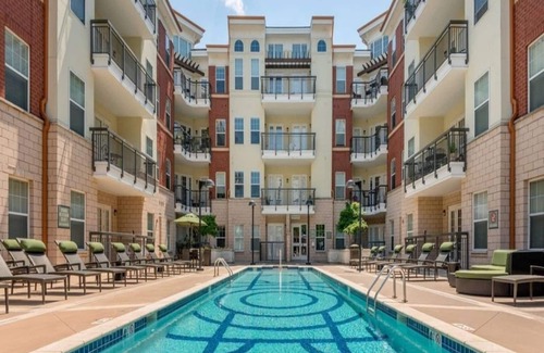 Charlotte Apartment | Gym+Pool, Free Parking, Light Rail Access