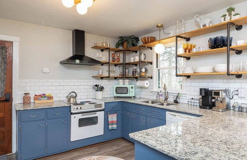 Eureka Springs House | Gypsy Haven: Retro Charm - Heart of the Upper Loop