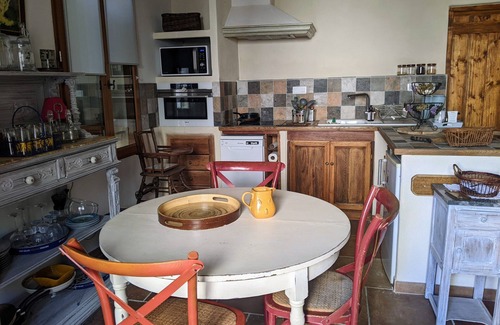 Piolenc Apartment | Hébergement Dans Quartier Calme au Coeur de la Provence