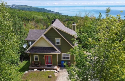 Saint-Joseph-de-la-Rive Ski Chalet | Hôtel à la maison - Le toit du Monde, Vue et spa