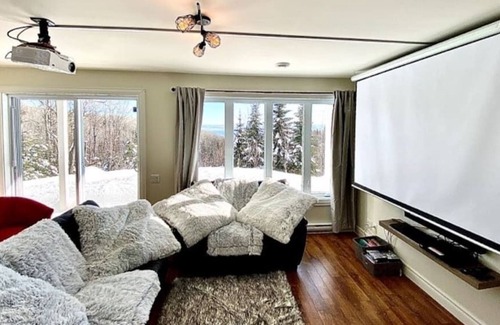 Saint-Joseph-de-la-Rive Ski Chalet | Hôtel à la maison - L'Idyllique, Spa et Fleuve!