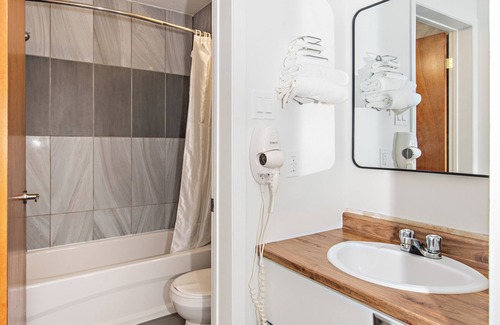 Val-d'Or Hotel | Hôtel Althéa Val-D'Or