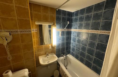 Centre Ville Hotel | Hôtel Bosquet Pau Centre - Self Check In Budget Hotel