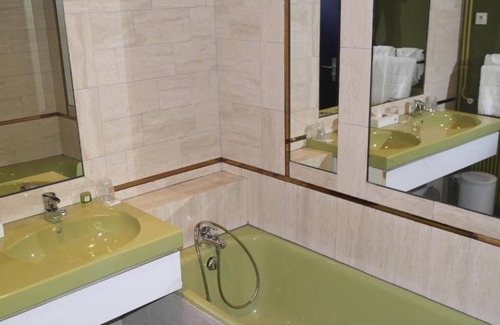 Le Coteau Hotel | Hôtel des Lys