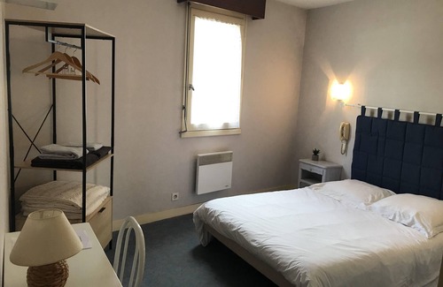 Saint-Bris-des-Bois Hotel | Hôtel du Grand Chêne