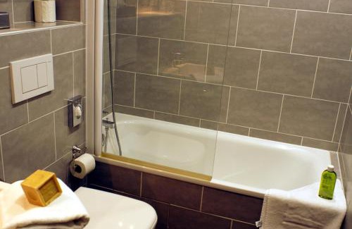 6th Arrondissement Hotel | Hôtel Edmond Rostand