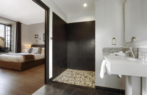 Uzerche Hotel | Hôtel Joyet de Maubec