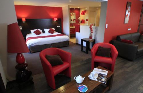 Saint-Pardoux-l'Ortigier Hotel | Hôtel Restaurant Les Coquelicots, The Originals Relais