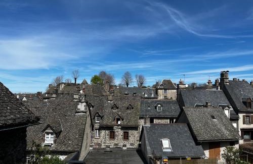 Salers Hotel | Hôtel Restaurant Le Beffroi