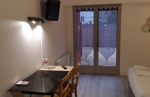 Cerizay Hotel | Hôtel Restaurant Le Cheval Blanc