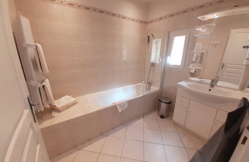 Uchaud Hotel | Hôtel Restaurant Le Clos Des Capitelles