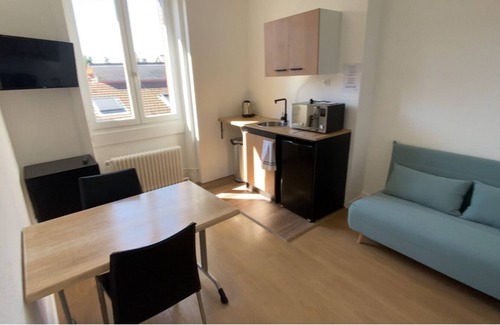 Meximieux Hotel | Hôtel Restaurant Le Lion dOr