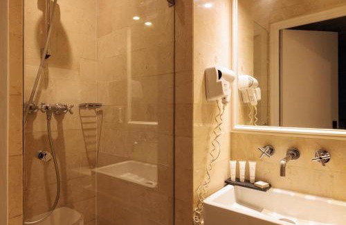 Quartier de la Folie-Mericourt Hotel | Hôtel Saint Martin Bastille