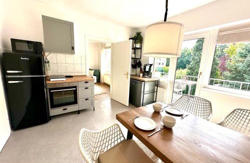 Emmerich Apartment | Hügelhaus Green - Gemütliche Ferienwohnung mit Balkon