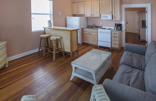 St. Pete Beach House | H-2 Havana Inn - 1 Bed 1 Bath