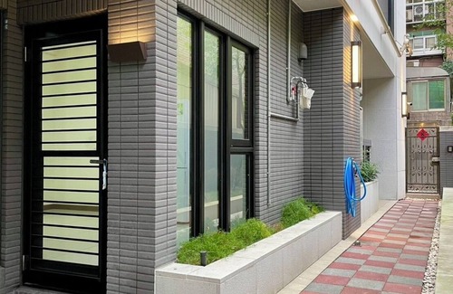 Datong Apartment | H&K 2/1 Quiet corner next to Taipei main station