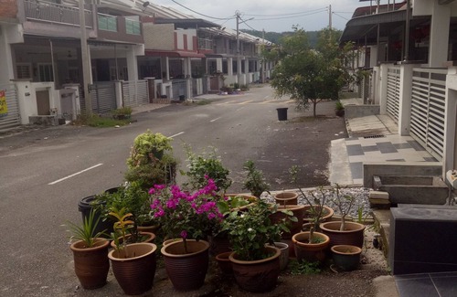 Sungai Siput House | H o m e w i t h u s . F a m i l y f e e l i n g s.