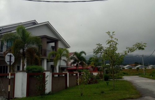 Sungai Siput House | H o m e w i t h u s . F a m i l y f e e l i n g s.