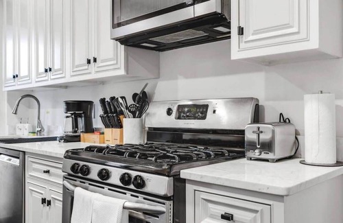H Street Corridor House | H St. DC Haven/4-BR Homestay