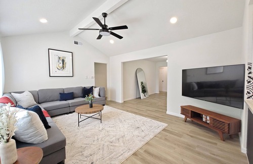 Clodine House | H-Town Hideout :King Suite, 4 bedrooms close to attractions and restaurants