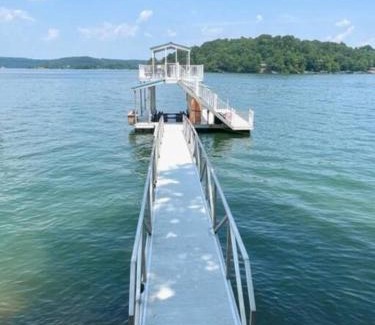 Crane Hill House | H2Oasis on Beautiful Smith Lake