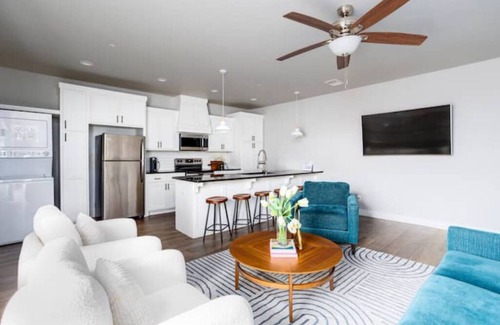 Asian District Condo | H4/H6 Spacious & Urban Modern Condo - 2 units!
