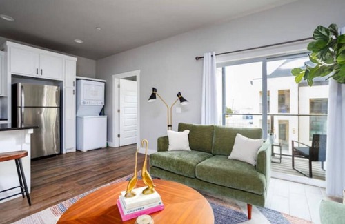 Asian District Condo | H4/H6 Spacious & Urban Modern Condo - 2 units!