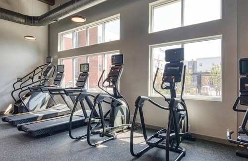 Hampton Apartment | H4N Ellipse Urban | 1Bd Apartment Near Peninsula Town Center