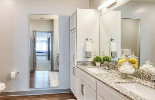 Coliseum Central Apartment | H4N Ellipse Urban | Studio Apartment Near Peninsula Town Center