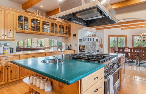 Allenspark House | H7 at Hope Mountain - Beautiful 6-Bedroom Retreat Home at Allenspark Colorado
