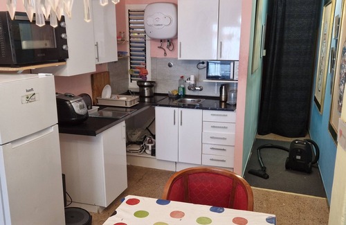 Las Palmas de Gran Canaria Apartment | Habitación con Litera y Perqueno Patio Privado. Para 2 Personas en Zona Centroco