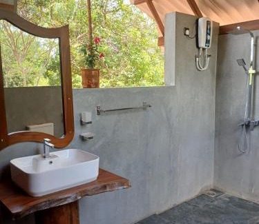 Habarana Ski Chalet | Habarana Chena Hut - Air conditioning Private Cabana with Balcony