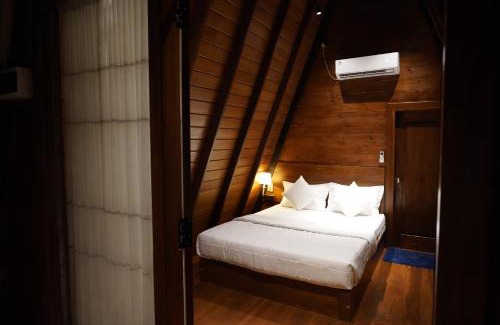 Habarana Ski Chalet | Habarana Chena Hut - Air conditioning Private Cabana with Balcony