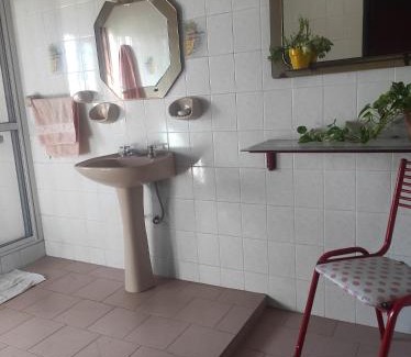 Las Heras Apartment | Habitación con baño privado